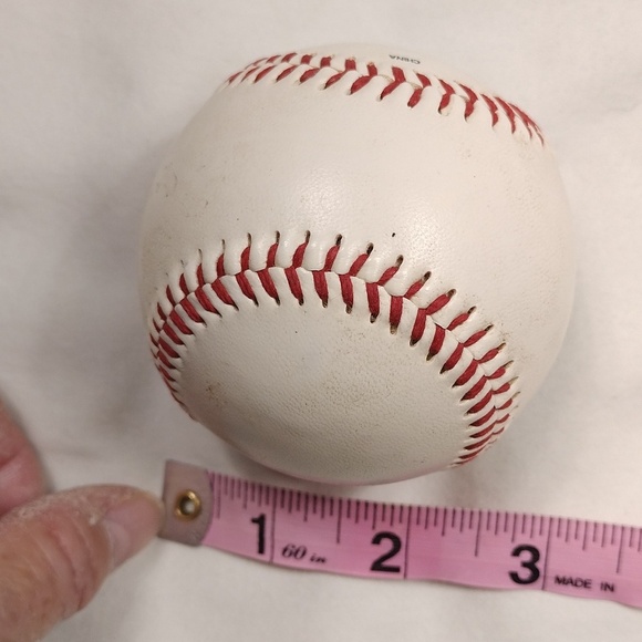 Yankees Rawlings Official American League Baseball 1997 with Red Stitching - Picture 6 of 6